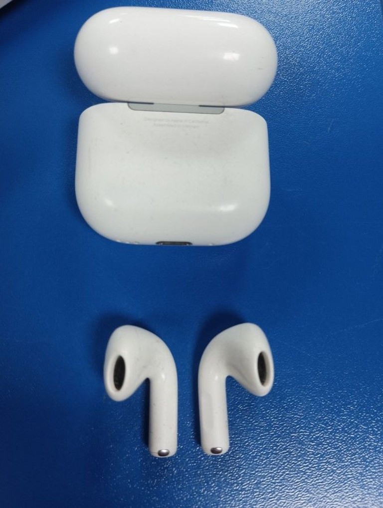 Розпродаж Apple airpods 4 with active noise cancellation, продавець Техноскарб