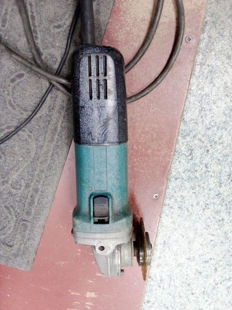 Дешево Makita 9558NB з ломбарду