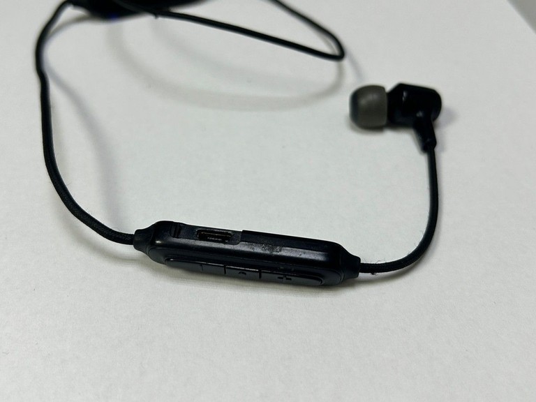 Дешево Jbl Live 25 BT Black (JBLLIVE25BTBLK) з ломбарду