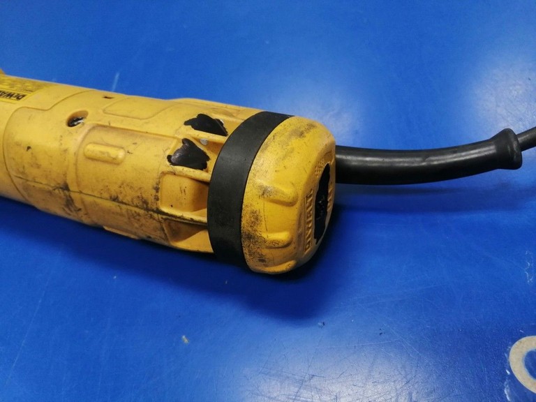 Дешево Dewalt DWE4217 з ломбарду