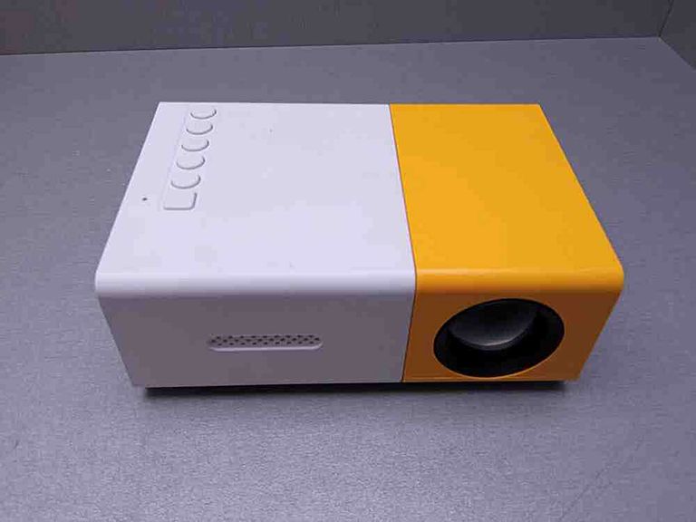 Led Projector uc68