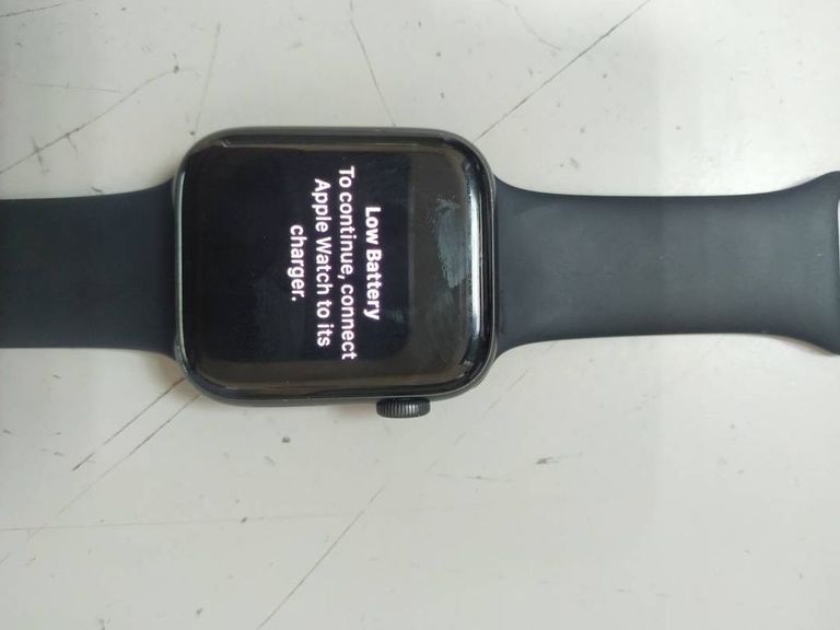 Apple watch se 44mm aluminum case