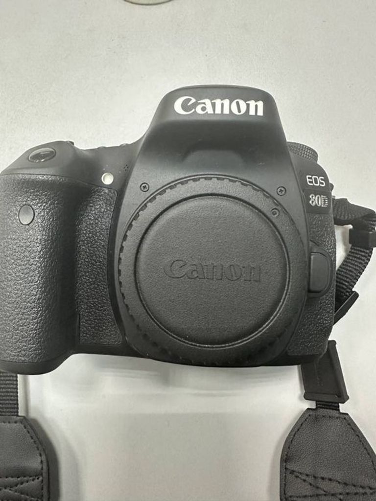 Canon eos 80d body