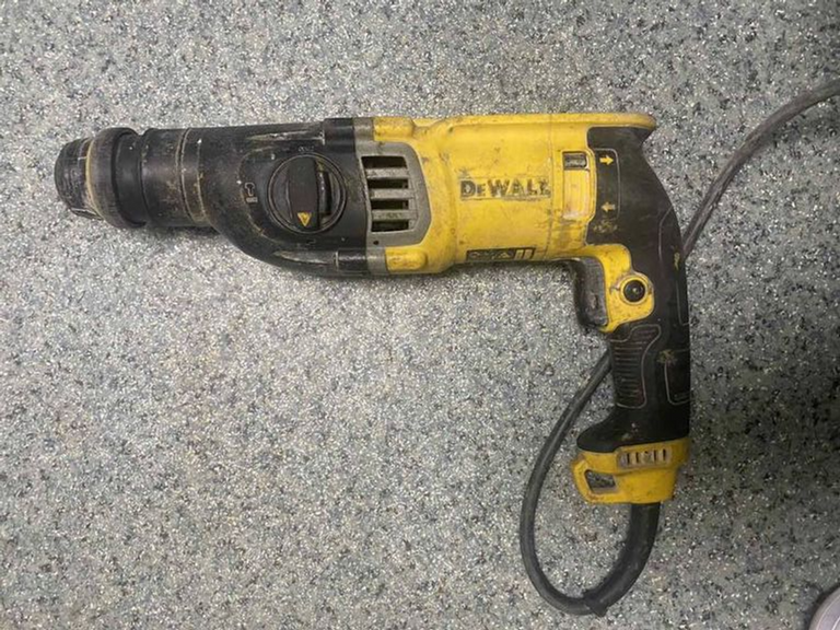 Dewalt d25143ks