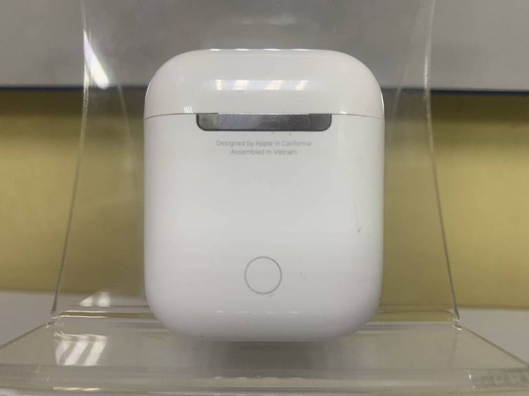 Apple airpods 2nd generation with charging case