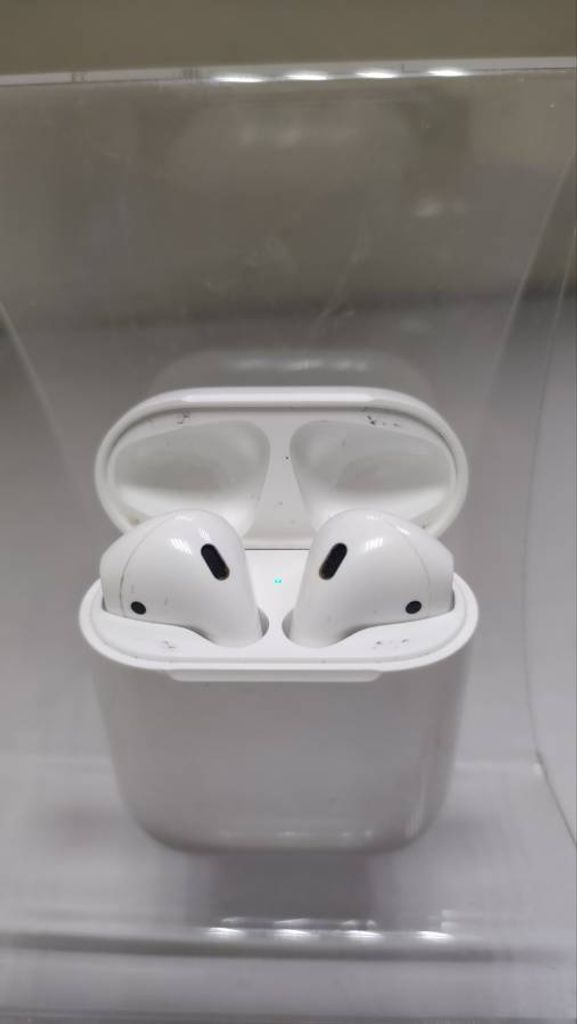 Apple airpods 2nd generation with charging case