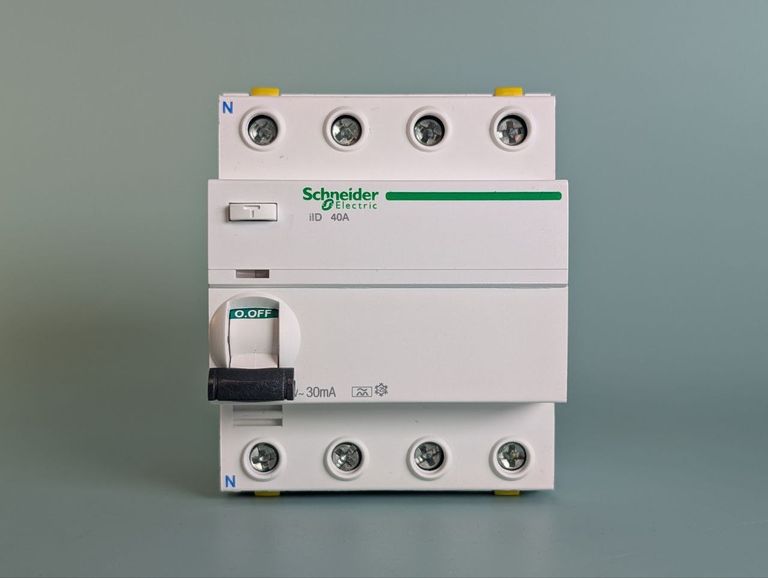 Купити Диференціальний вимикач навантаження Schneider Electric ПЗВ 4P 40A 30ml тип А (A9Z21440) Новий. Б/У