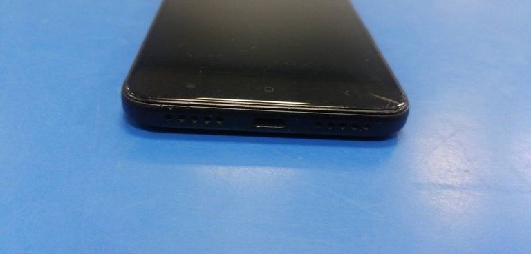 Дешево Xiaomi Redmi 4x 3/32GB Black з ломбарду