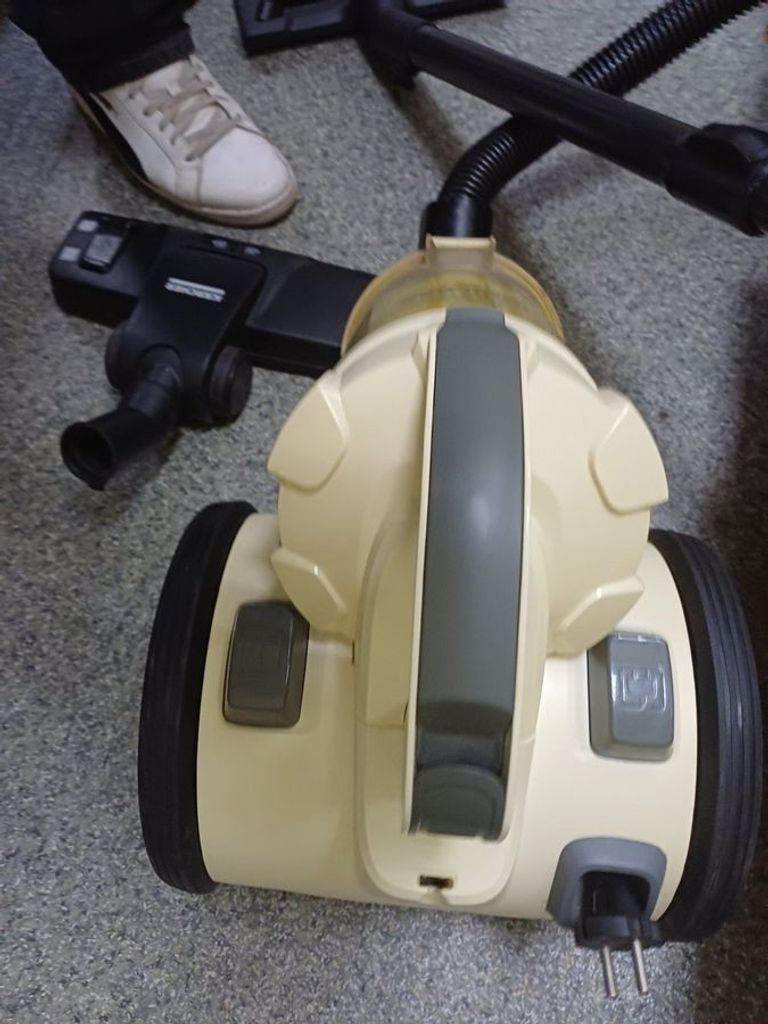 Дешево Karcher VC 3 Premium + Полотенце (9.610-877.0) з ломбарду