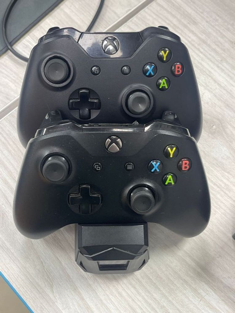 Дешиво Microsoft Xbox One X 1TB White с ломбарда