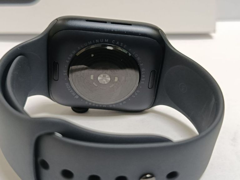 Дешево Apple watch se 2 gps 44mm aluminium case з ломбарду