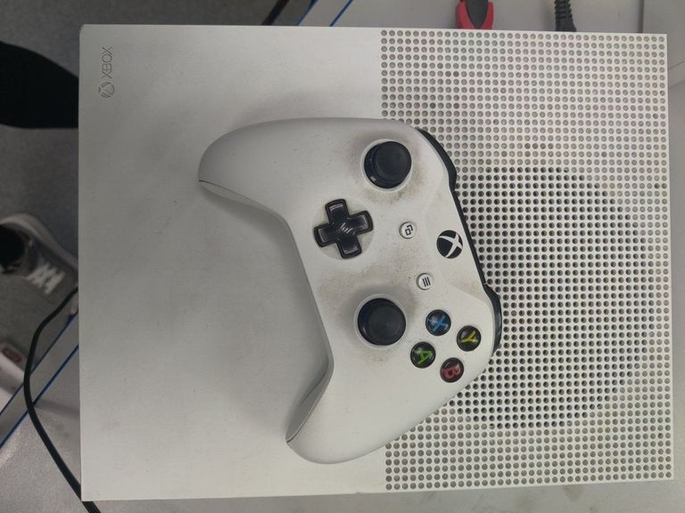 Купить Microsoft Xbox One S 500GB Б/У