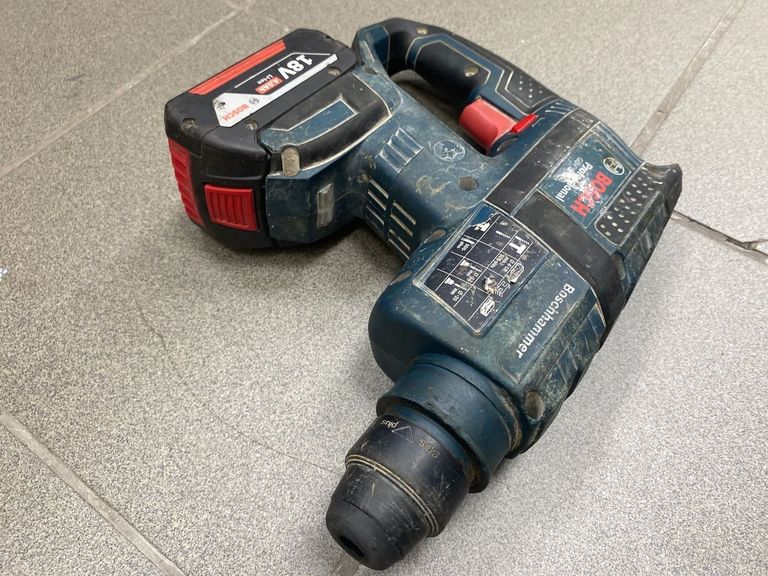 Дешиво Bosch gbh 18v/gst 18v-125s/1акб 18v/4ah/зп с ломбарда