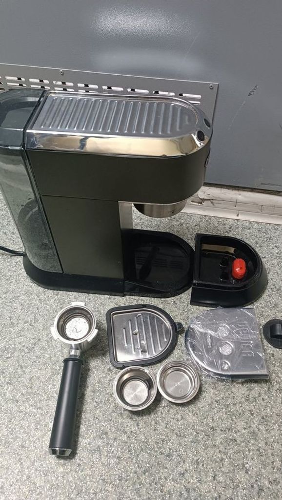 Дешиво Delonghi EC 685.BK с ломбарда