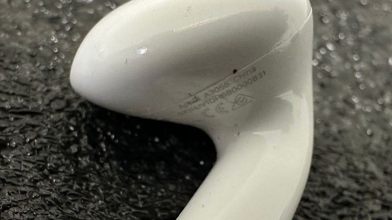 Apple airpods 4 with active noise cancellation Код:01-200849371. Изображение 9