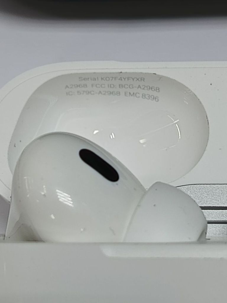 Оголошення Apple airpods pro 2nd generation with magsafe charging case usb-c Б/У