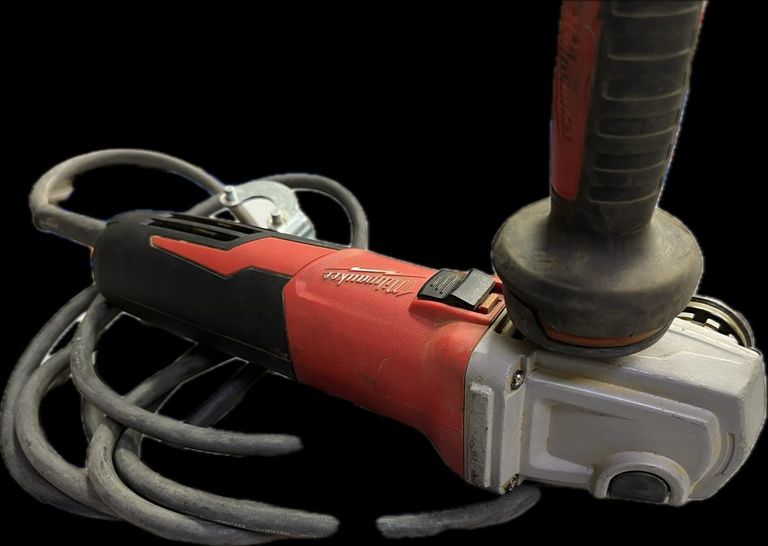 Розпродаж Milwaukee AGV 13-125 XE (4933451218), продавець Техноскарб