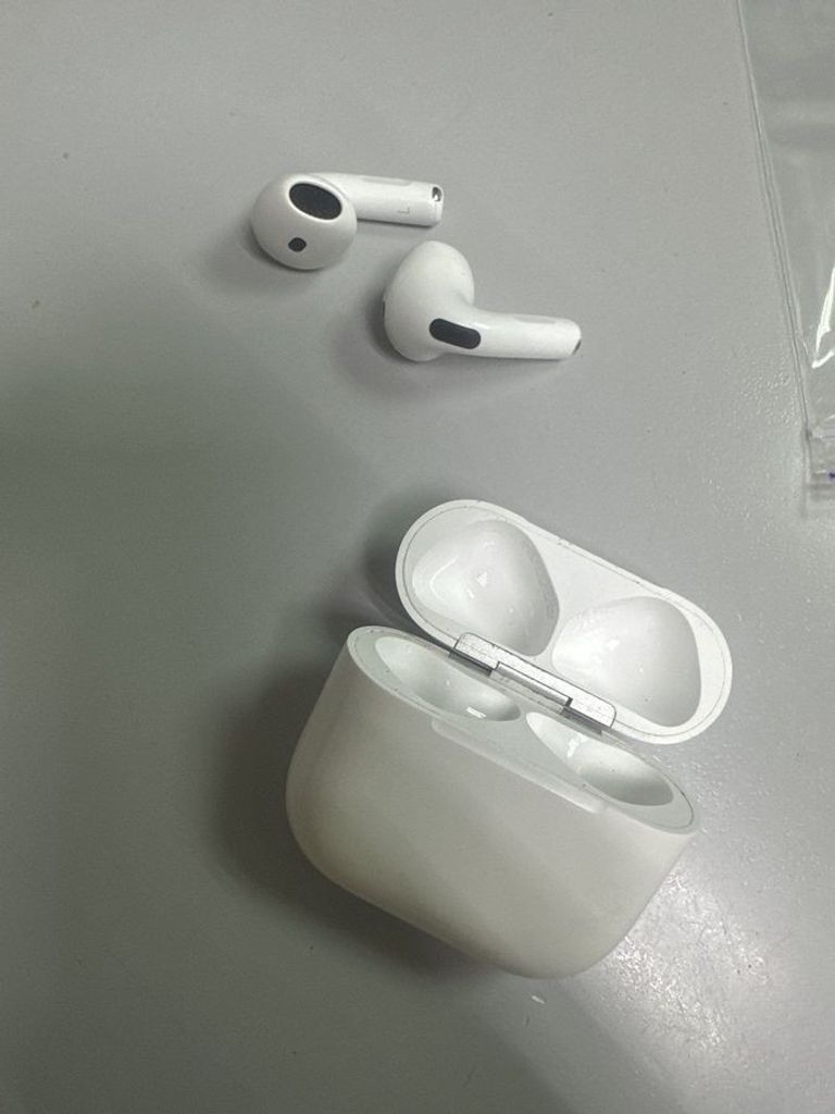 Купить Apple airpods 4 with active noise cancellation Б/У
