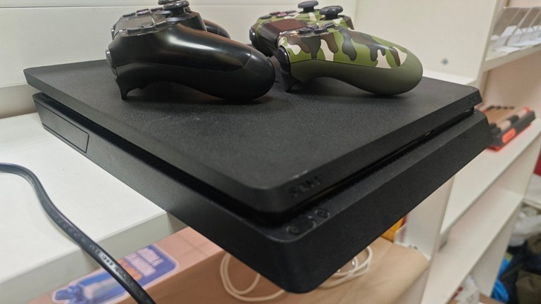 Оголошення Sony PlayStation 4 Slim 1TB Black Б/У
