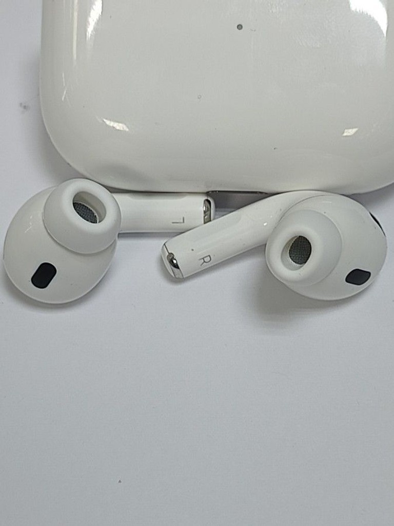 Купити Apple airpods pro 2nd generation with magsafe charging case usb-c Б/У