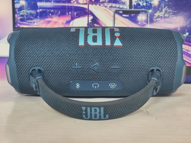Дешиво JBL Charge 6 Black с ломбарда