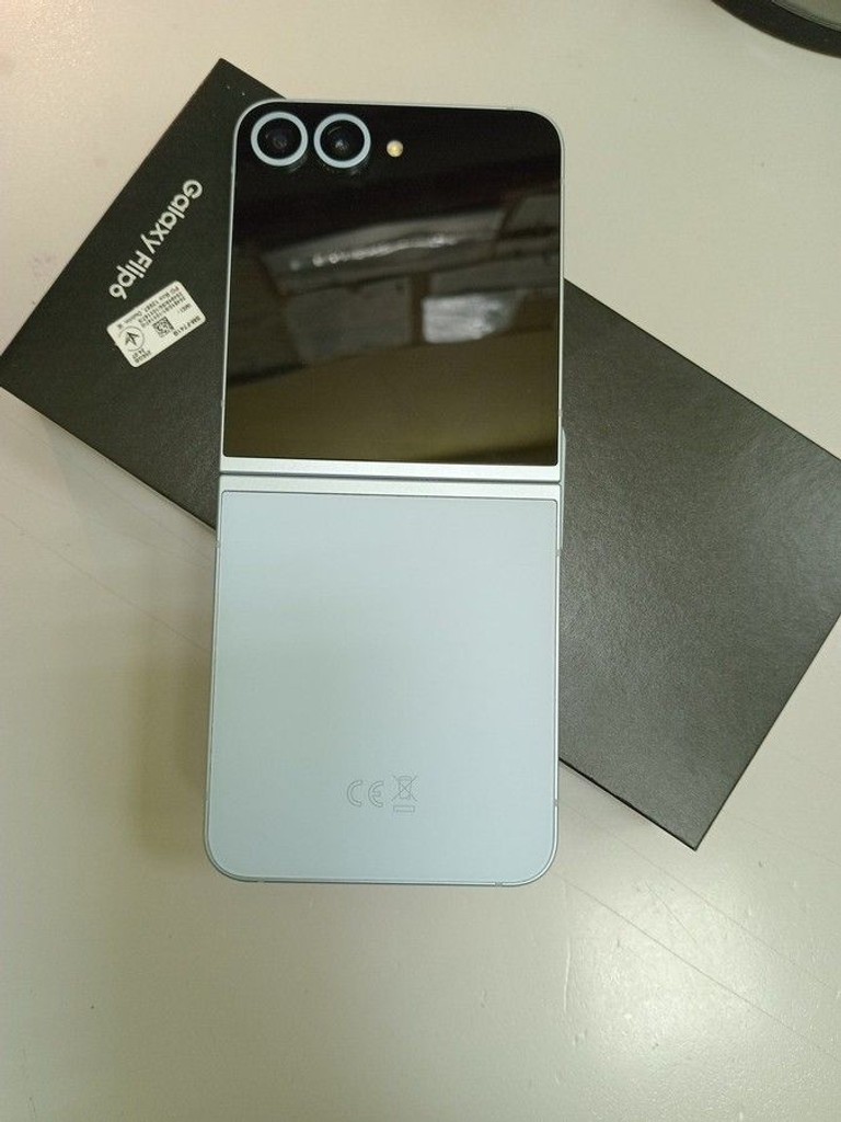Дешево Samsung galaxy flip6 12/256gb з ломбарду