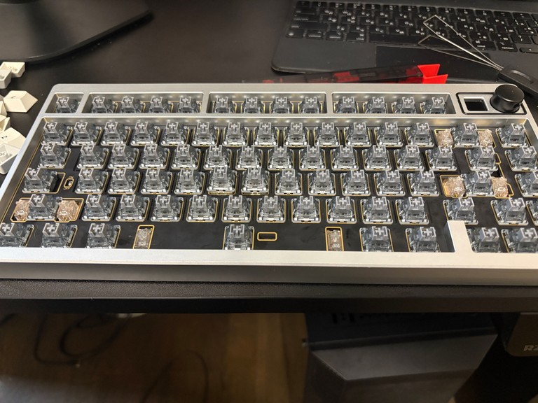 Дешиво QwertyKeys Qk75n с ломбарда