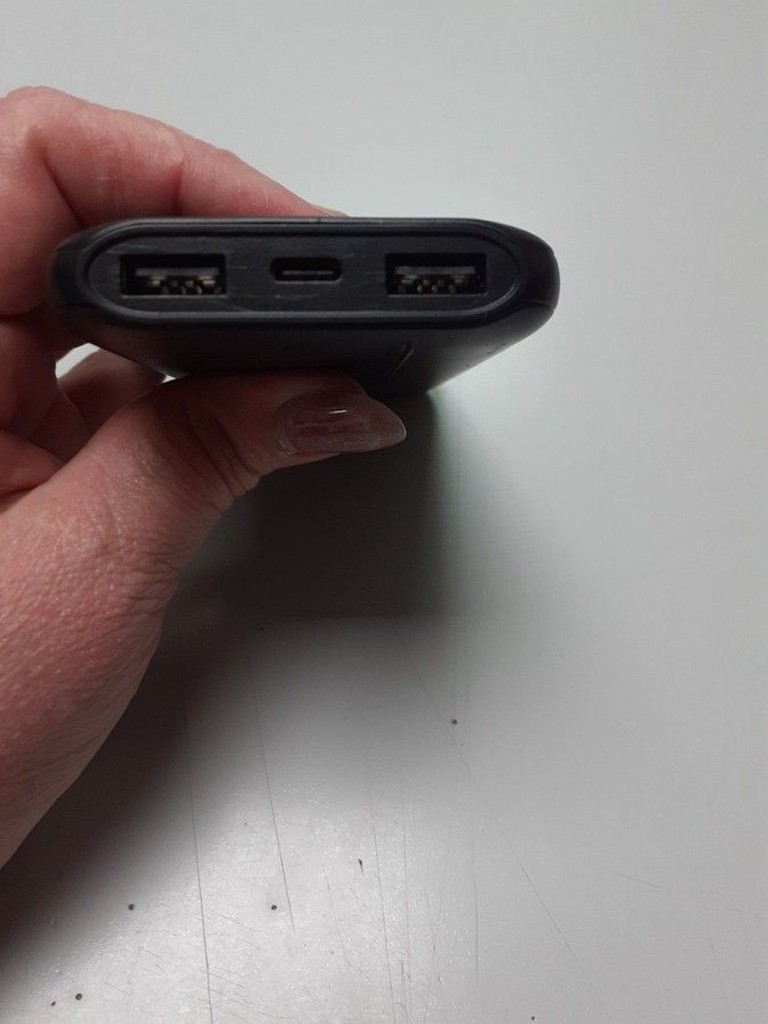 Дешево Rivacase VA2031 10000mAh Black з ломбарду