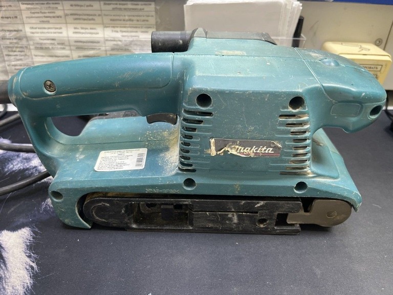 Купити Makita 9910 Б/У