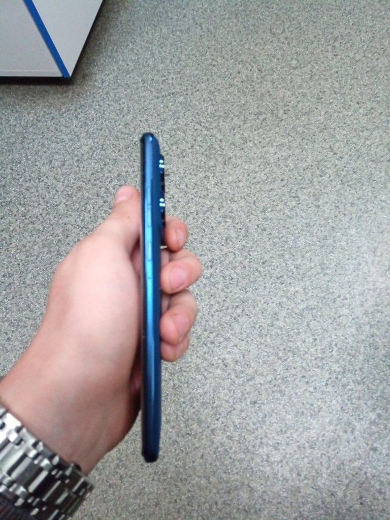 Дешево Motorola Moto Edge 60 12/256GB Gibraltar Sea (PB7H0031) з ломбарду