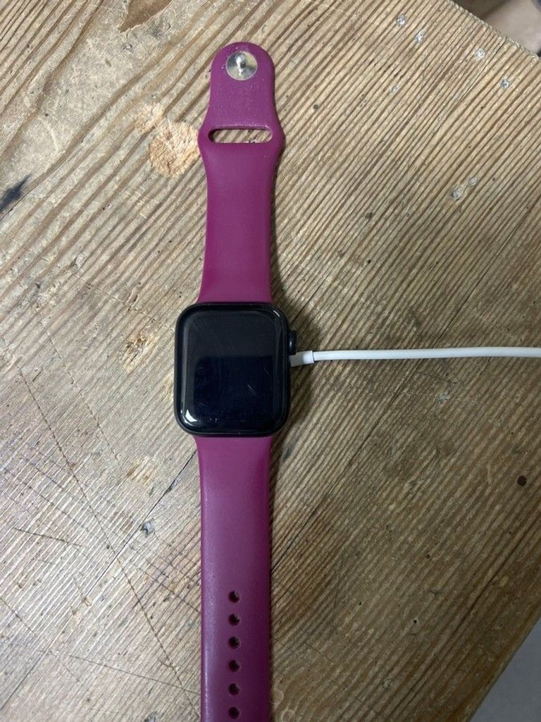 Купити Apple watch se 2 gps 40mm aluminium case Б/У