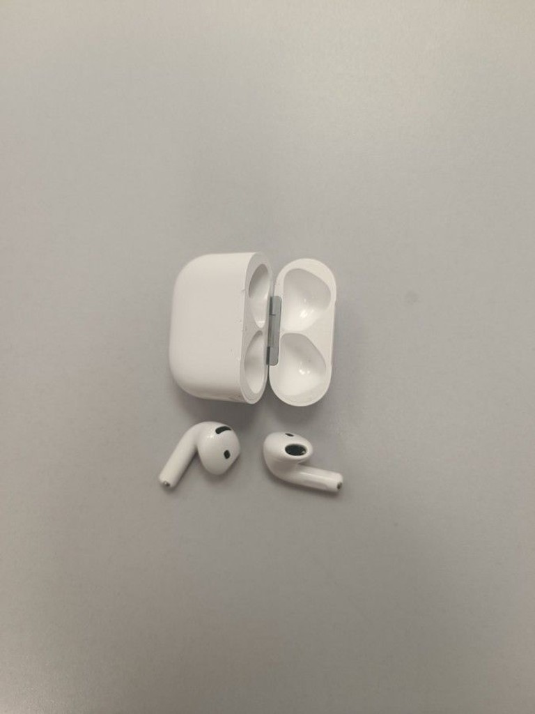 Дешево Apple airpods 4 with active noise cancellation з ломбарду