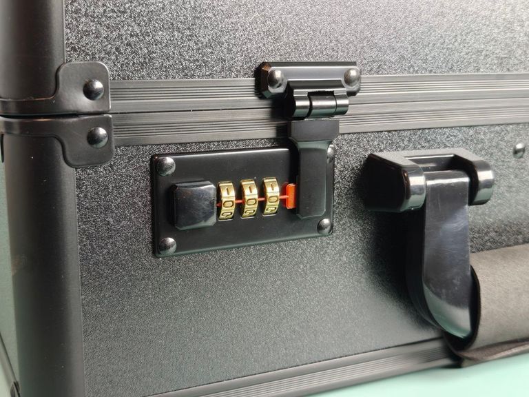 Бьюті кейс валіза для перукаря барбера з кодовим замком пластик чорний 40х27х15см. Новий.  Код:null. Изображение 7