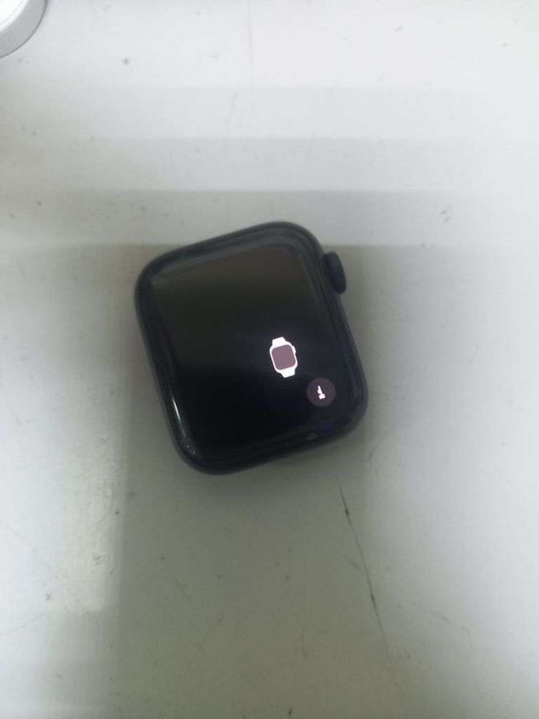 Оголошення Apple watch se 2 gps 40mm aluminum case with sport Б/У