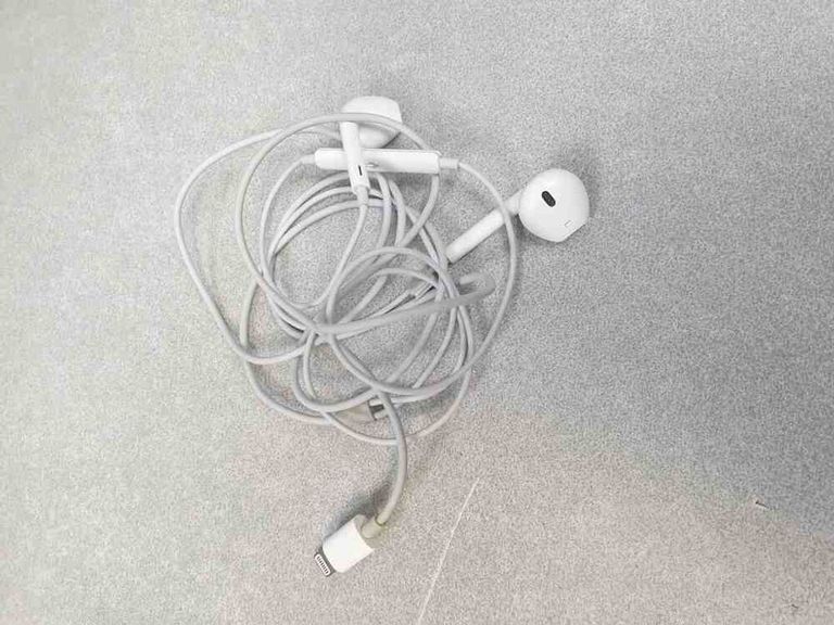 Apple earpods lightning