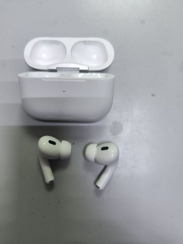 Купить Apple airpods pro 2nd generation with magsafe charging case usb-c Б/У