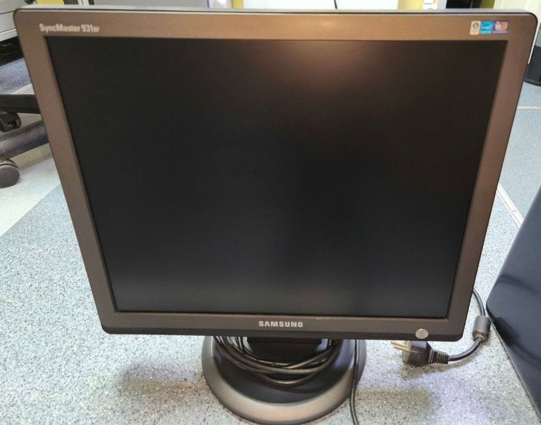 Дешево Samsung 931bf з ломбарду