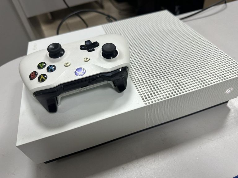 Объявление Microsoft Xbox One S 1TB Б/У