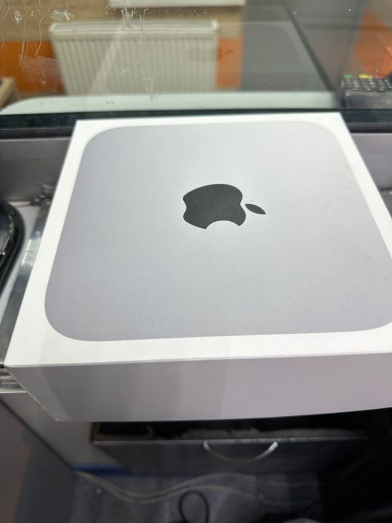 Дешево Apple mac mini a2686 mmfj3 m2/8core/ram 8gb/ssd256gb з ломбарду