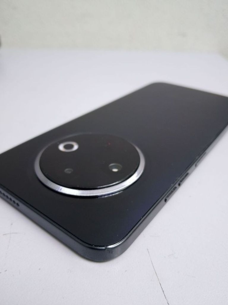 Дешиво Tecno spark 30c kl5n 8/256gb с ломбарда