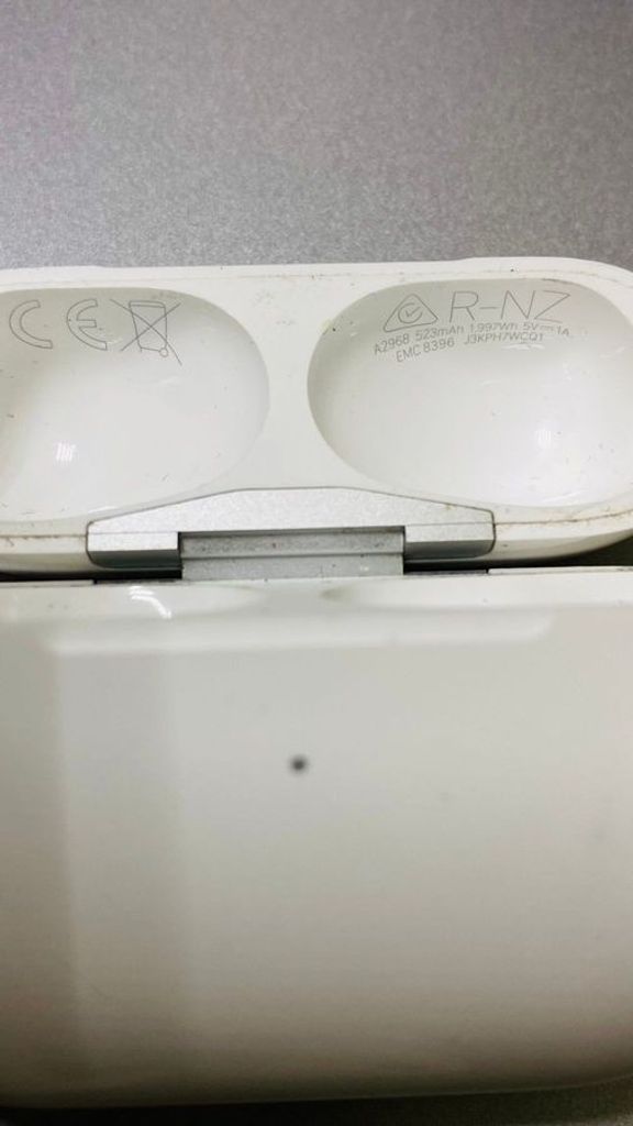 Дешево Apple airpods pro 2nd generation with magsafe charging case usb-c з ломбарду