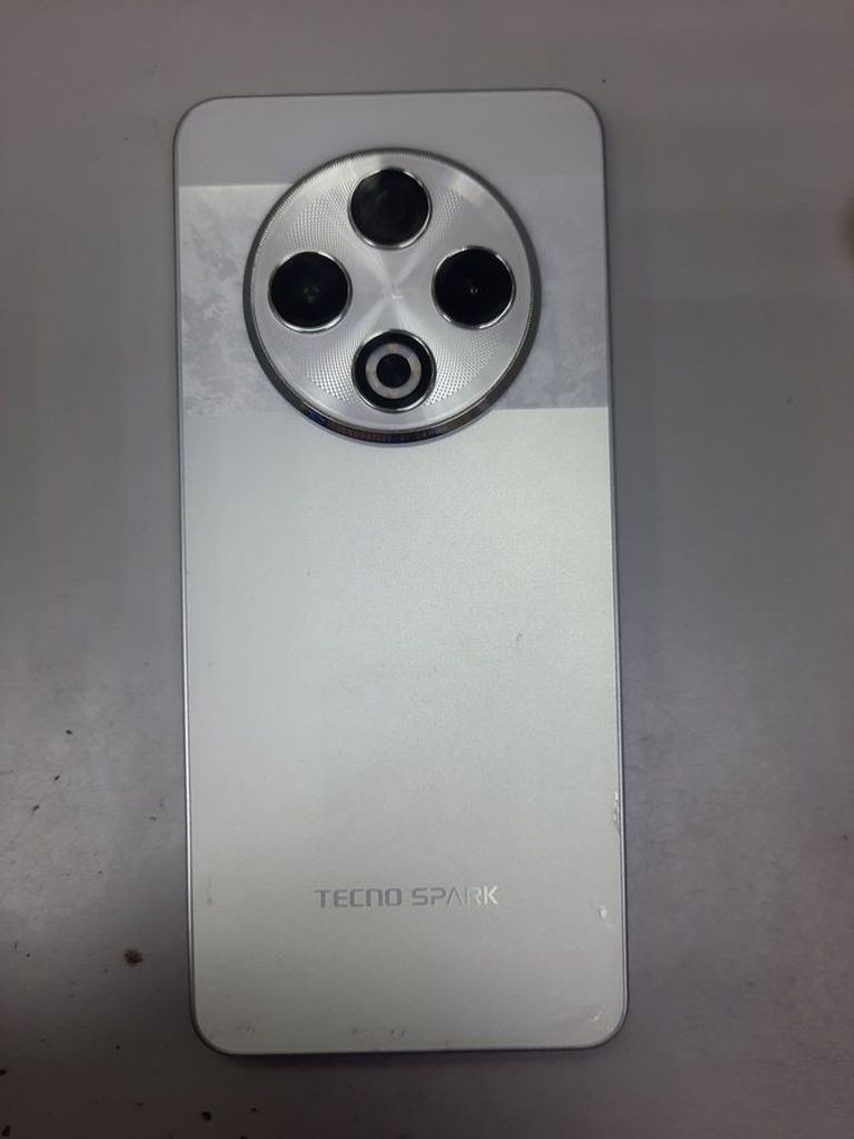 Дешиво Tecno spark 30 kl6 8/128gb с ломбарда