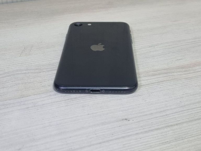 Дешево Apple iPhone SE 2020 64GB Black Slim Box (MHGP3) з ломбарду