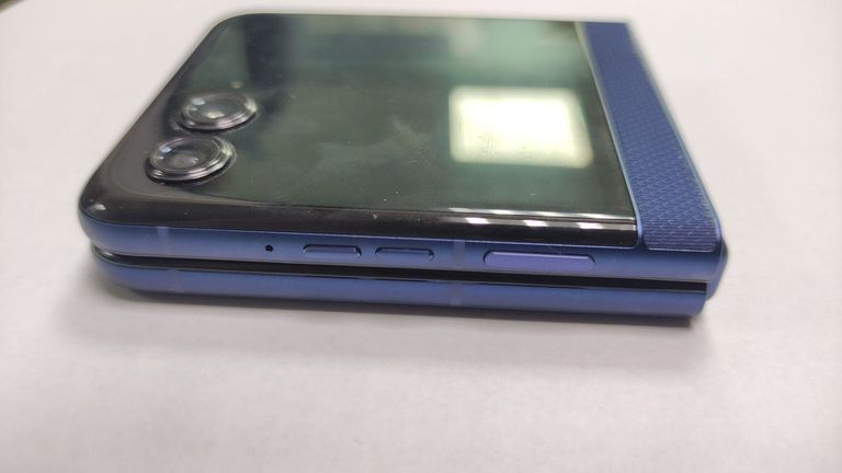 Motorola Razr 60 8/256GB Gibraltar Sea Код:01-200897830. Зображення 7