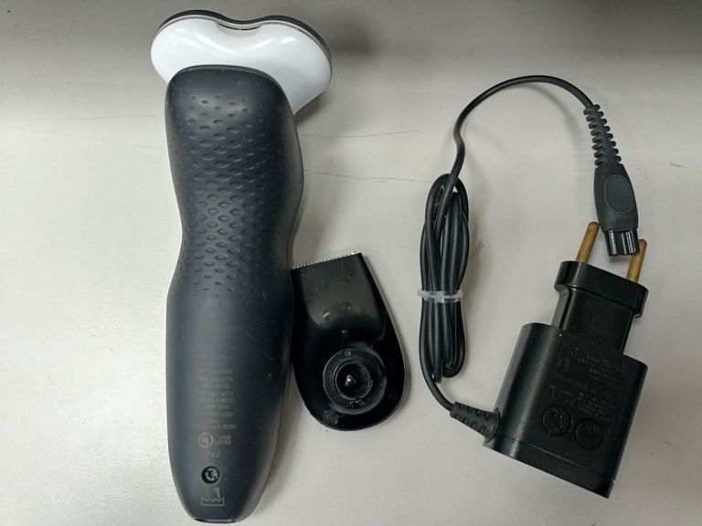 Оголошення Philips Norelco Shaver 5100 Wet & Dry Series 5000 S5210/81 Б/У