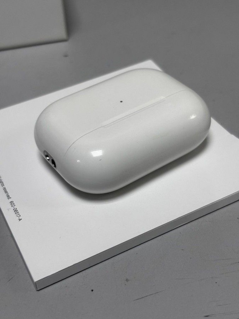 Оголошення Apple airpods pro 2nd generation with magsafe charging case usb-c Б/У