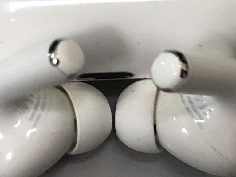 Дешево Apple airpods pro 2nd generation with magsafe charging case usb-c з ломбарду
