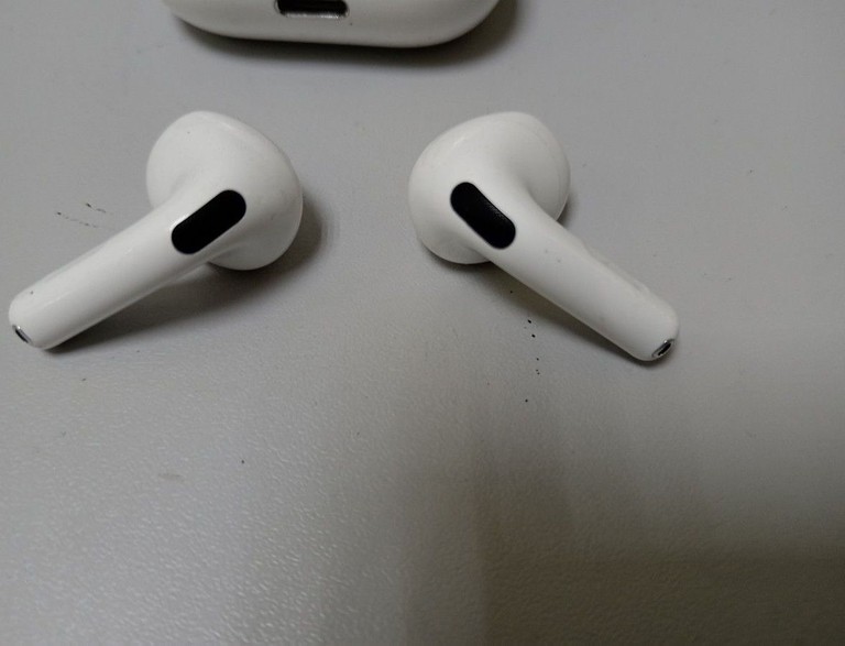 Дешево Apple airpods 4 з ломбарду
