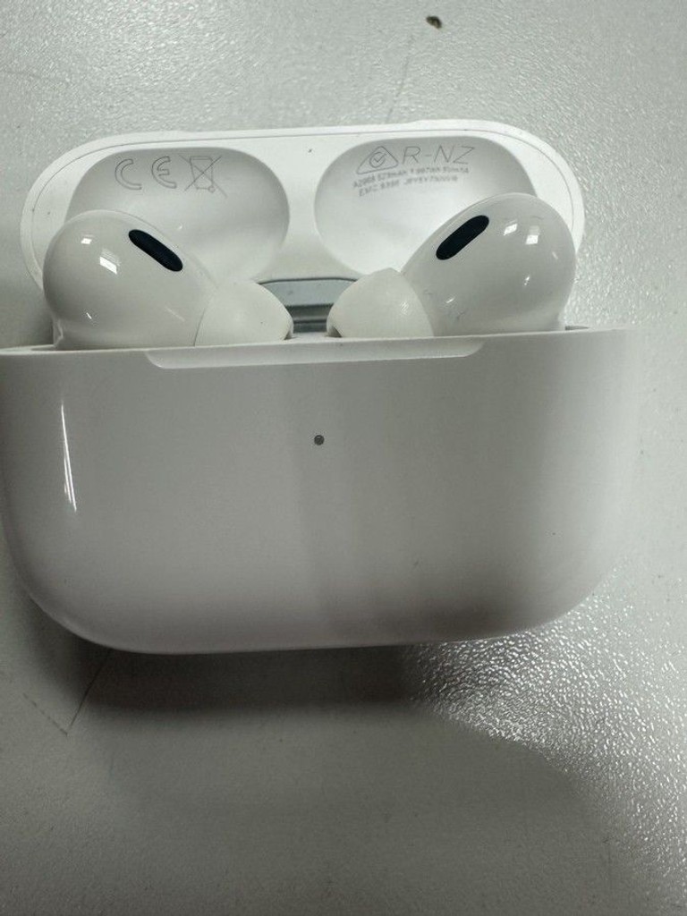 Купить Apple airpods pro 2nd generation with magsafe charging case usb-c Б/У