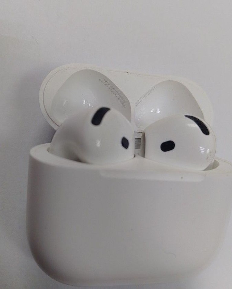 Купить Apple airpods 4 Б/У
